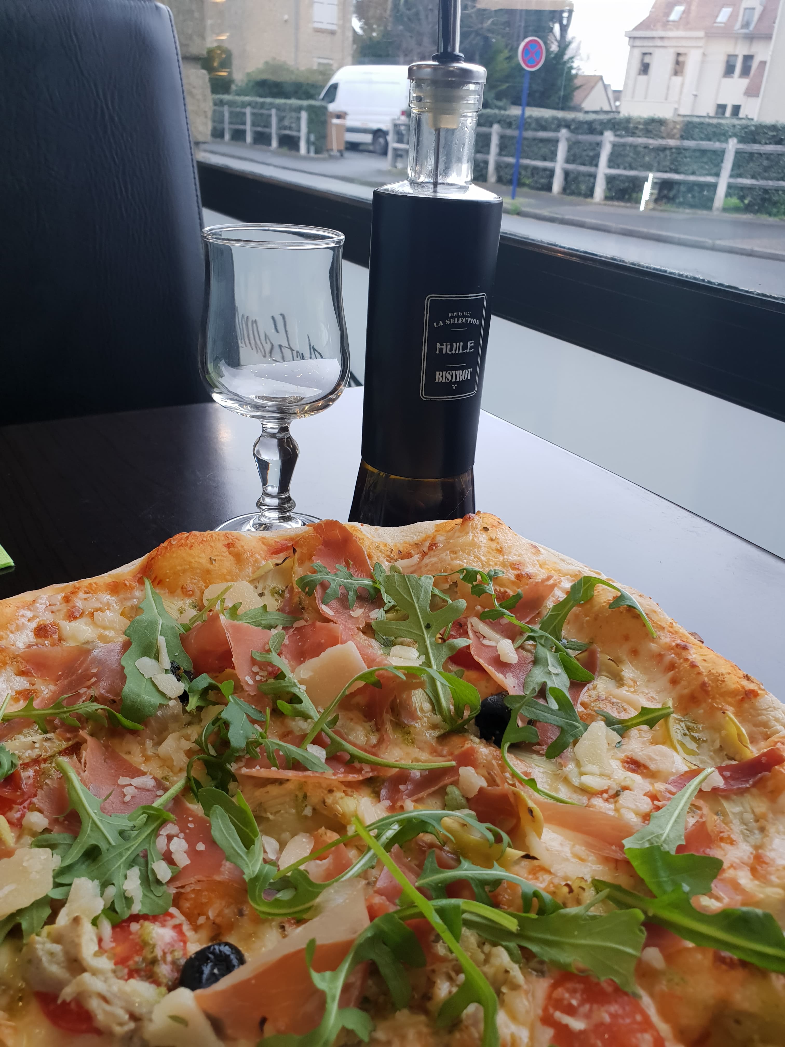 Pizza maison cuite à La Toscane, pizzeria au centre de Ouistreham