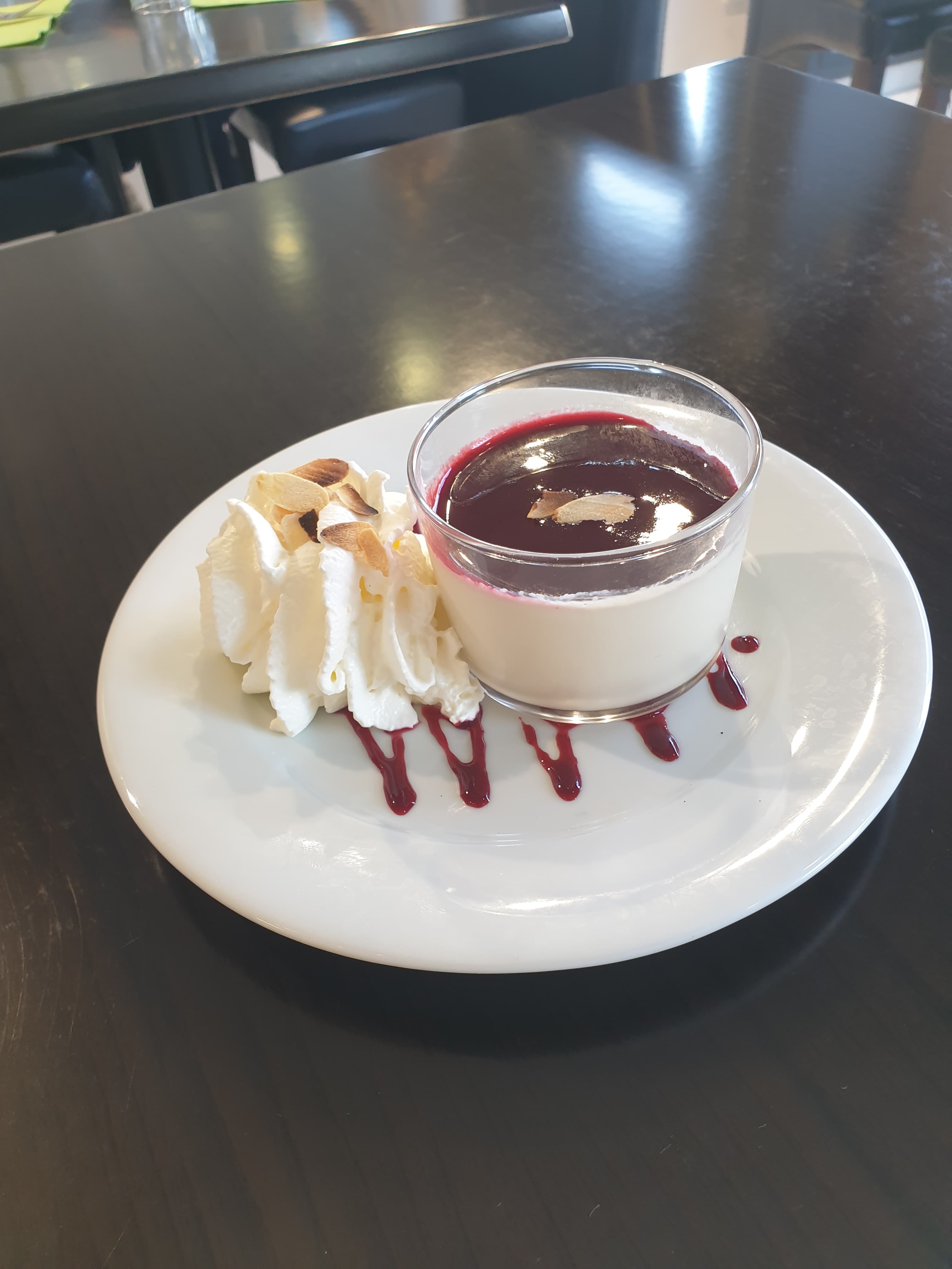 Dessert maison de La Toscane, restaurant français au cœur de Ouistreham
