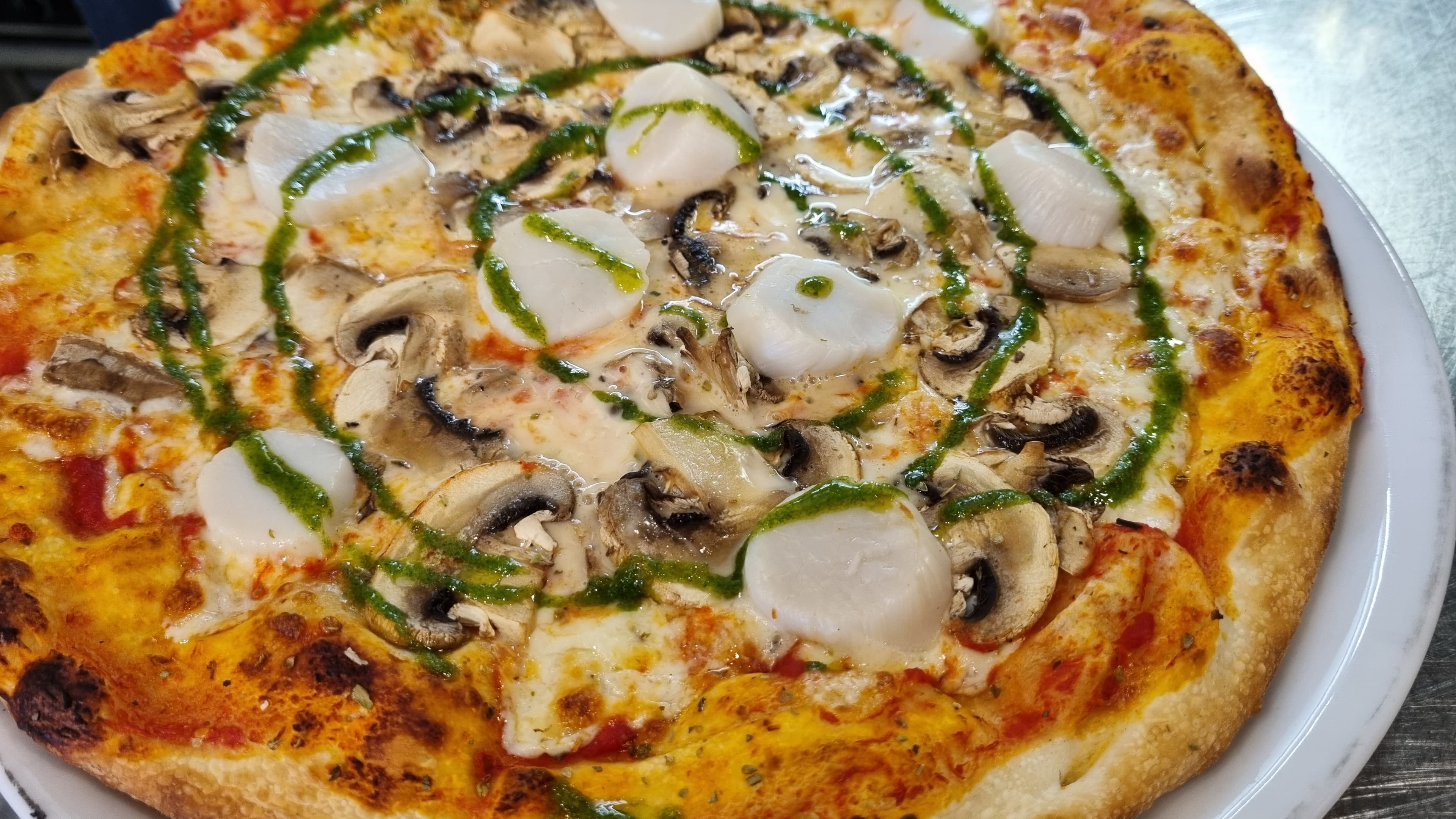 Pizza artisanale de La Toscane à déguster sur place ou à emporter à Ouistreham