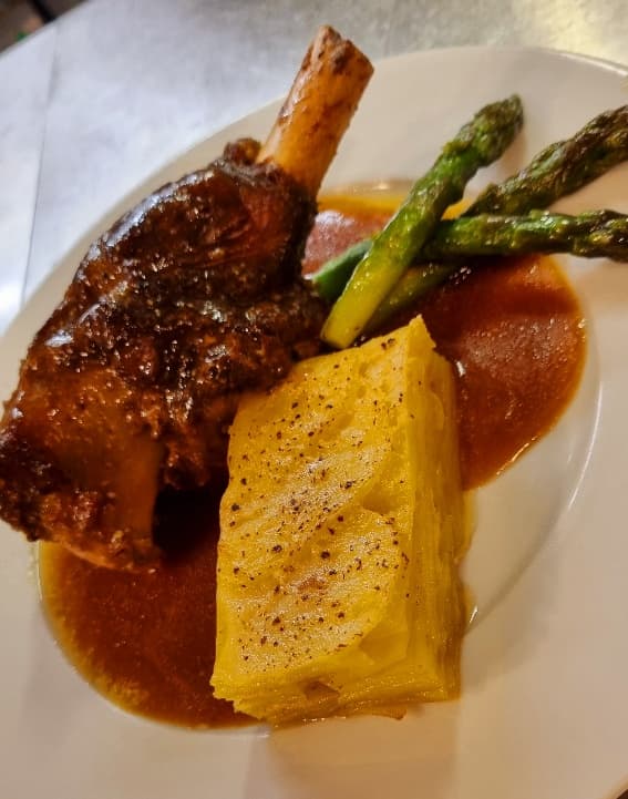 Plat cuisiné maison avec produits de saison à La Toscane Ouistreham