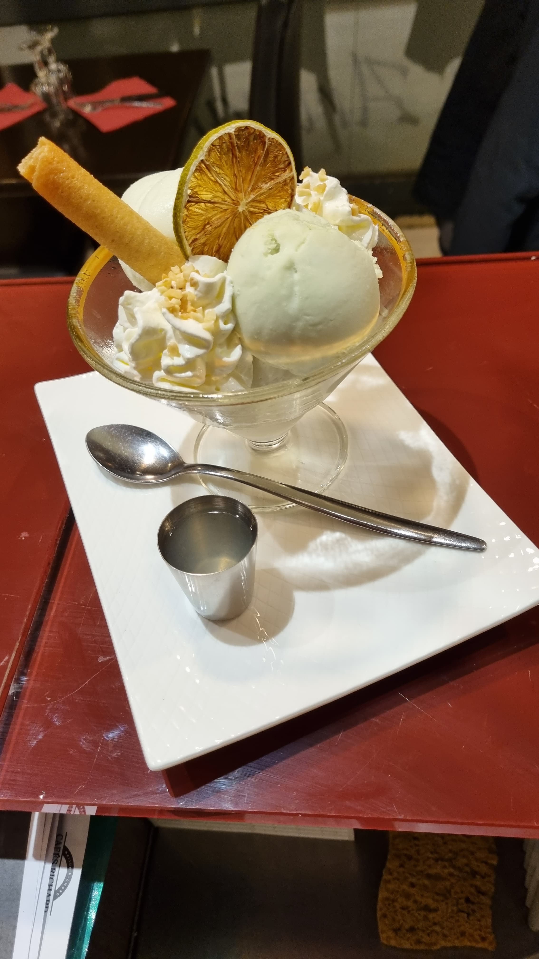 Dessert généreux de La Toscane, restaurant convivial près du port de Ouistreham