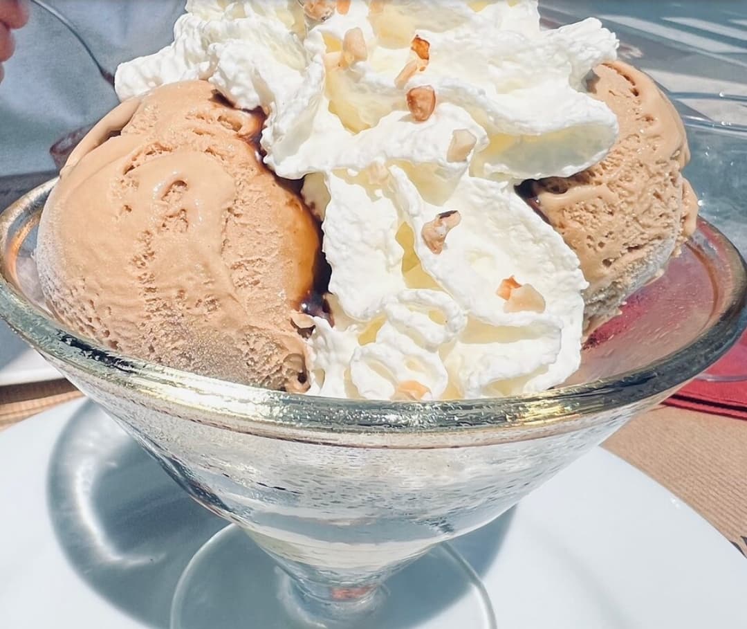 Dessert maison présenté à La Toscane, restaurant et pizzeria à Ouistreham