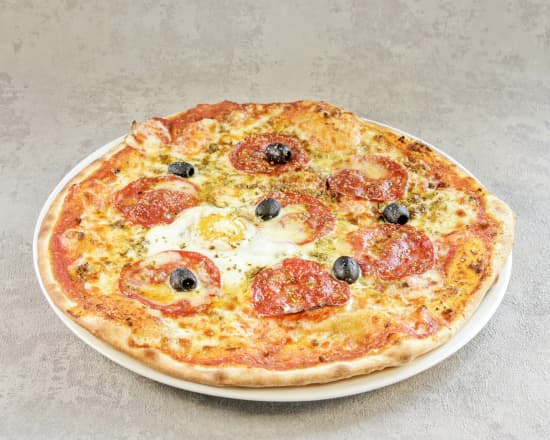 Pizza Barcelona de La Toscane au chorizo, viande hachée et œuf