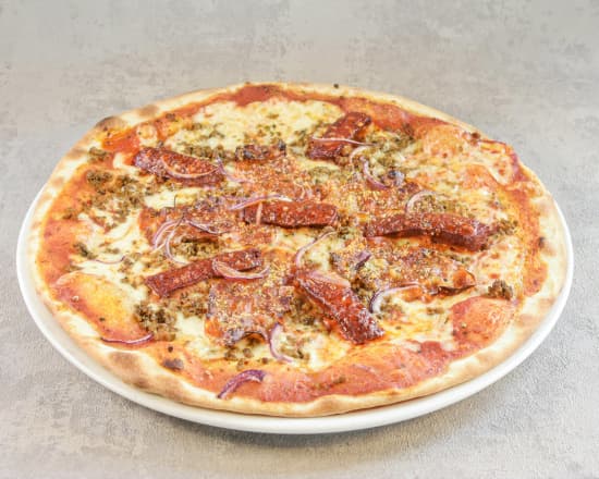 Pizza Chef de La Toscane avec spianata, merguez, viande hachée et oignon