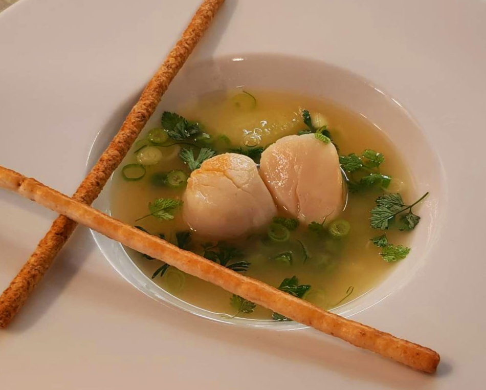 Noix de Saint-Jacques et poisson de nos côtes à La Toscane Ouistreham